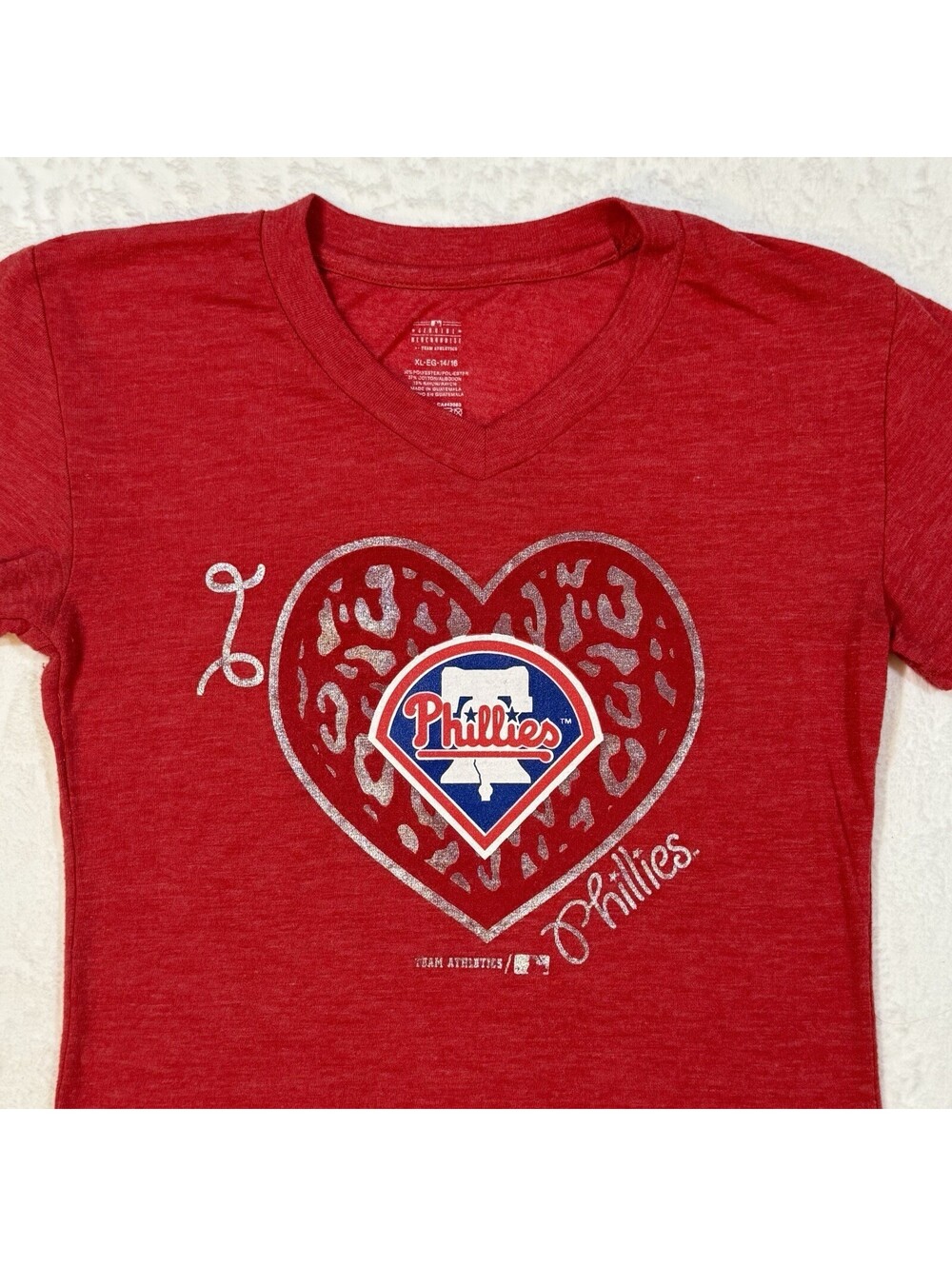 Philadelphia Phillies Girls XL 14/16 V-Neck Cheetah Heart Tee Red MLB Licensed